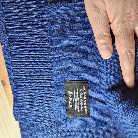 NWT Men's Navy Hat And Scarf Hudsons Bay. - Picture 5 of 6